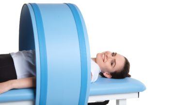 Aplicador de terapia magnética SL 70 para problemas nas costas, tronco e peito. Fornece terapia em profundidade para uma parte selecionada do corpo.